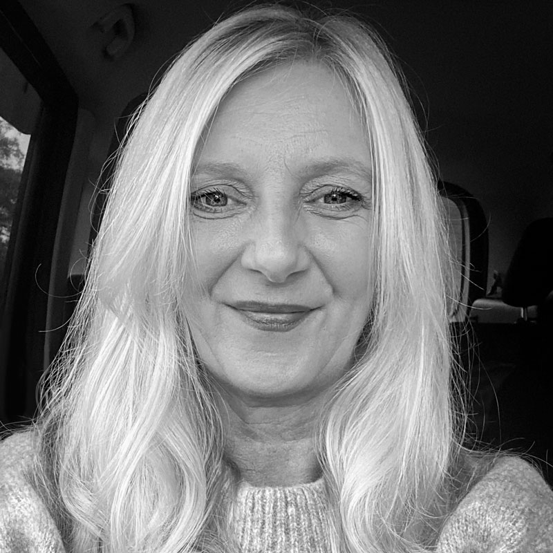 Photo of the writer Kathy Hoyle
